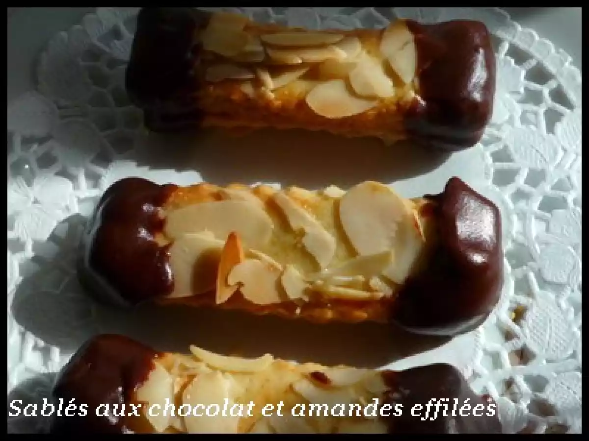 SABLES AU CHOCOLAT ET AUX AMANDES EFFILEES - photo 4