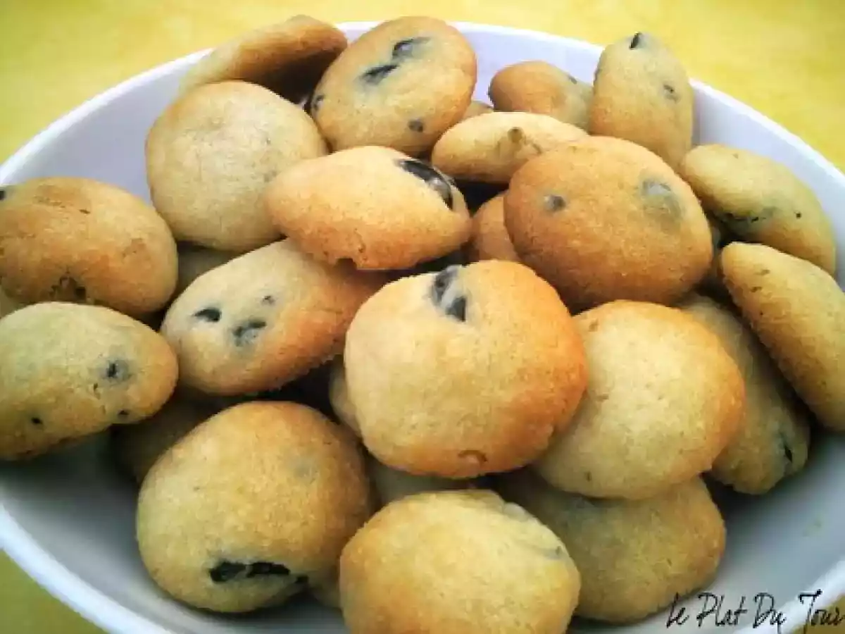 Sablés au parmesan, olives et pignons