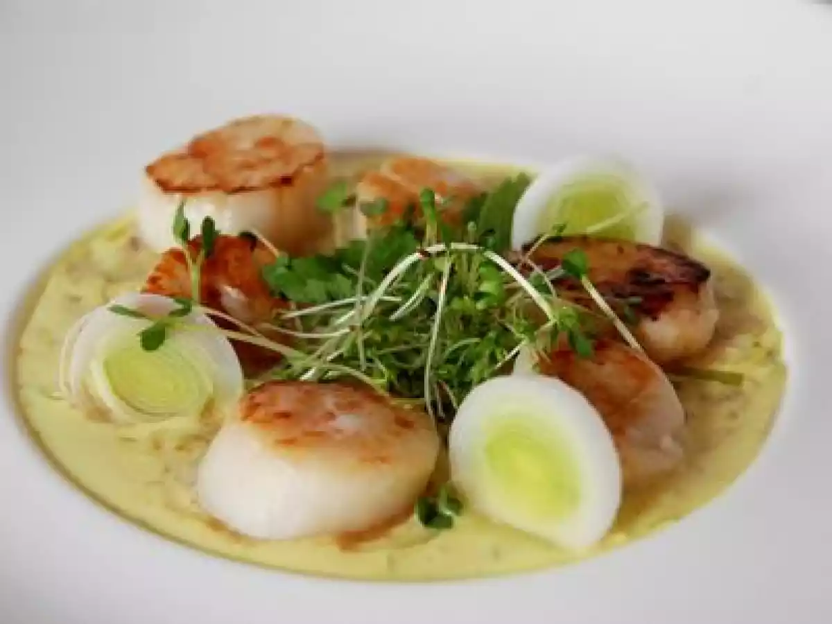 Saint-Jacques à la citronnelle, gingembre et coco