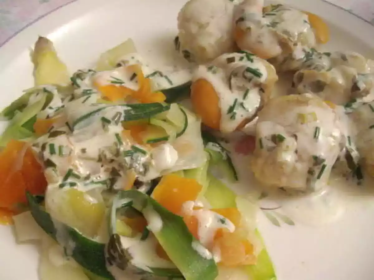 Saint Jacques à la crème à l'oseille et tagliatelles de légumes