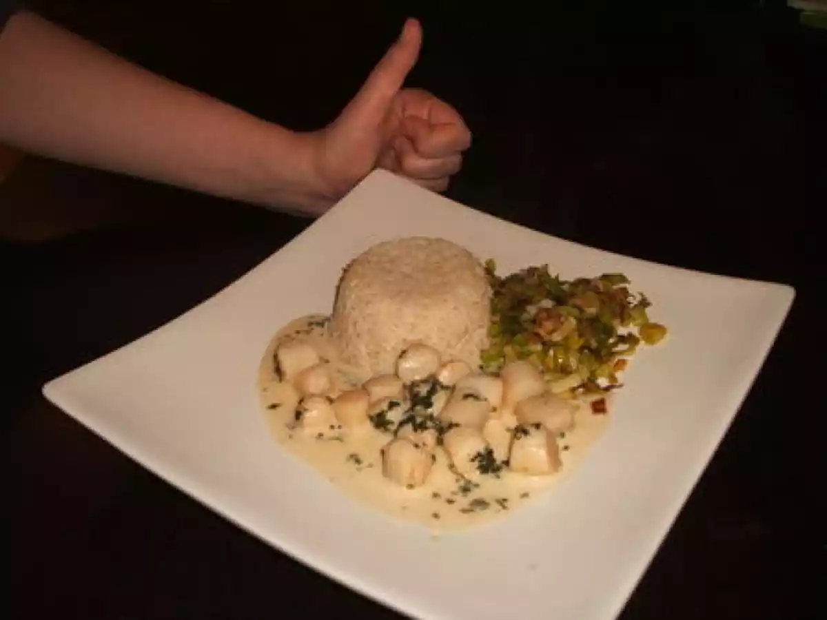 Saint-Jacques à la crème et au cidre, riz & fondue de poireaux