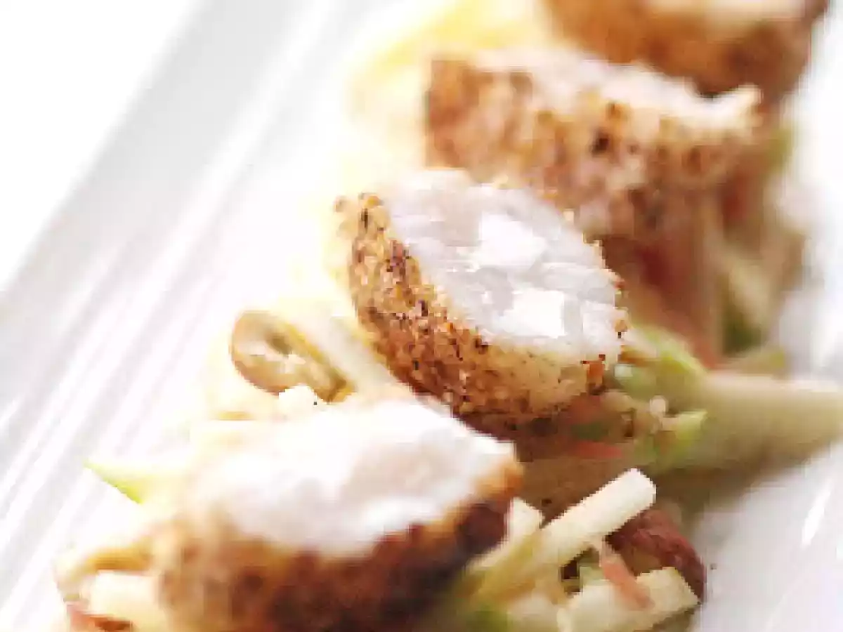 Saint-Jacques à la Tonka et parure noisette.