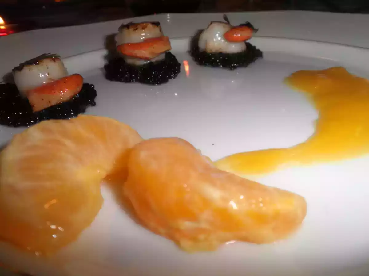 Saint-Jacques au beurre de clémentines sur lit de perles noires - photo 2