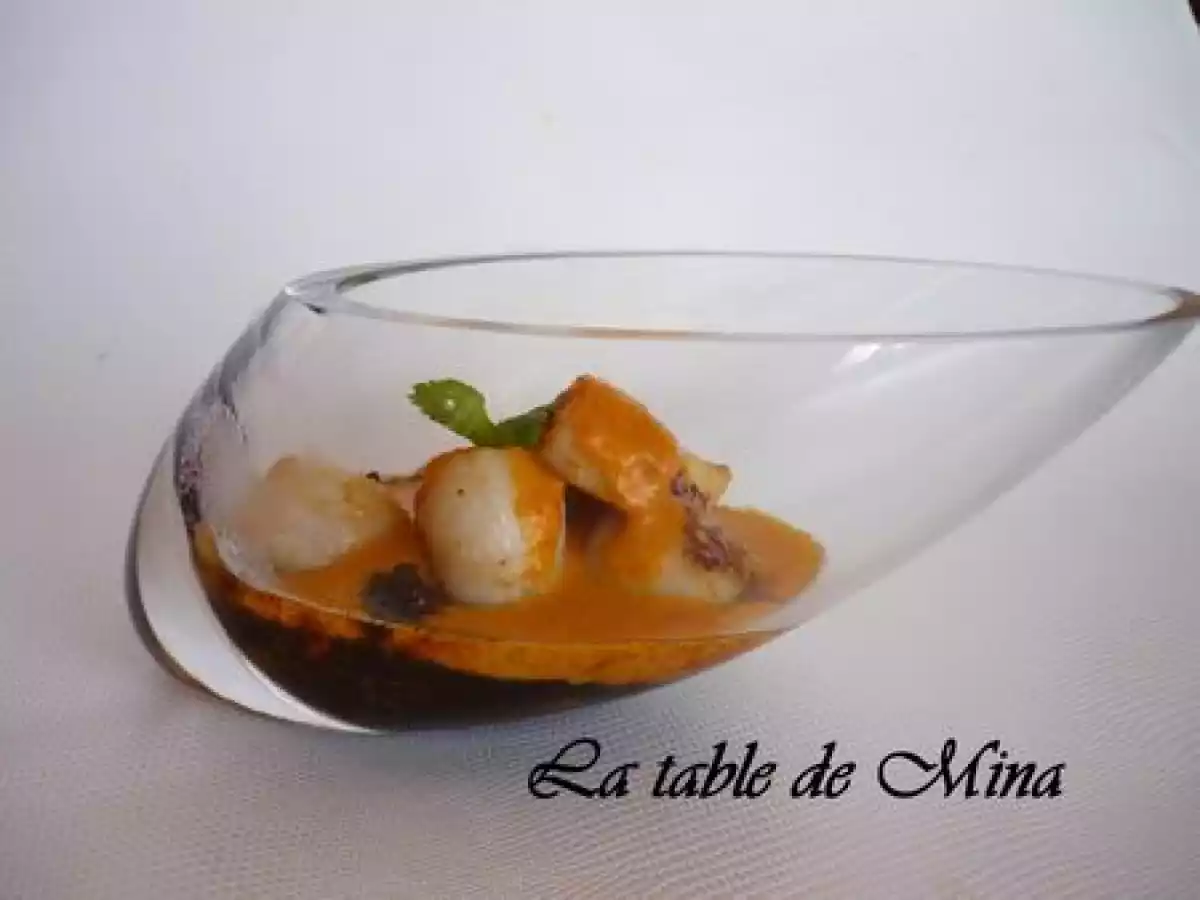 Saint-Jacques au chutney orange chorizo, jus d'orange sanguine au corail