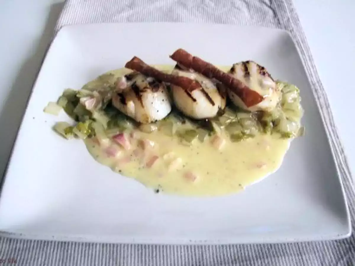 Saint Jacques aux chicons*, beurre blanc et chips de jambon de Parme - photo 2