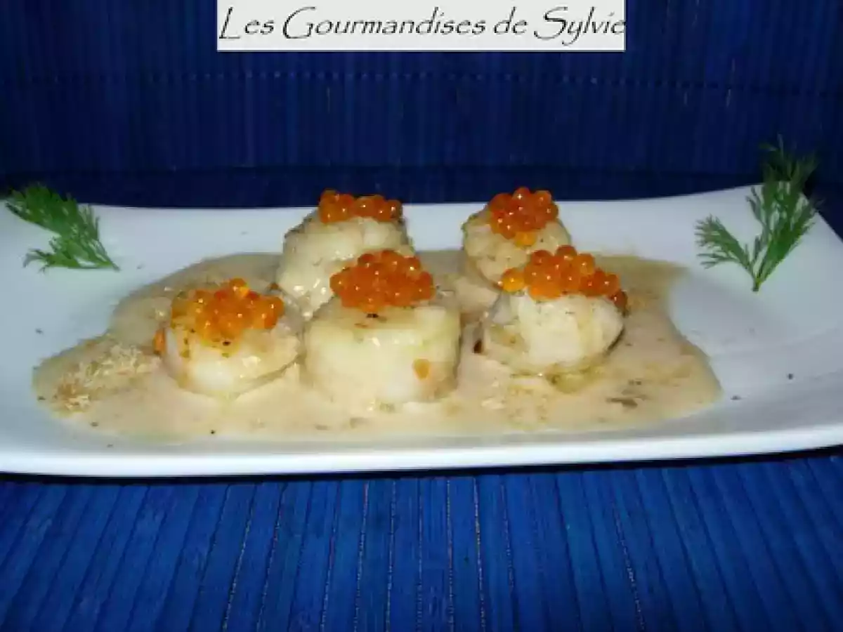 Saint-Jacques poêlées au Lait de Coco et Oeufs de Saumon