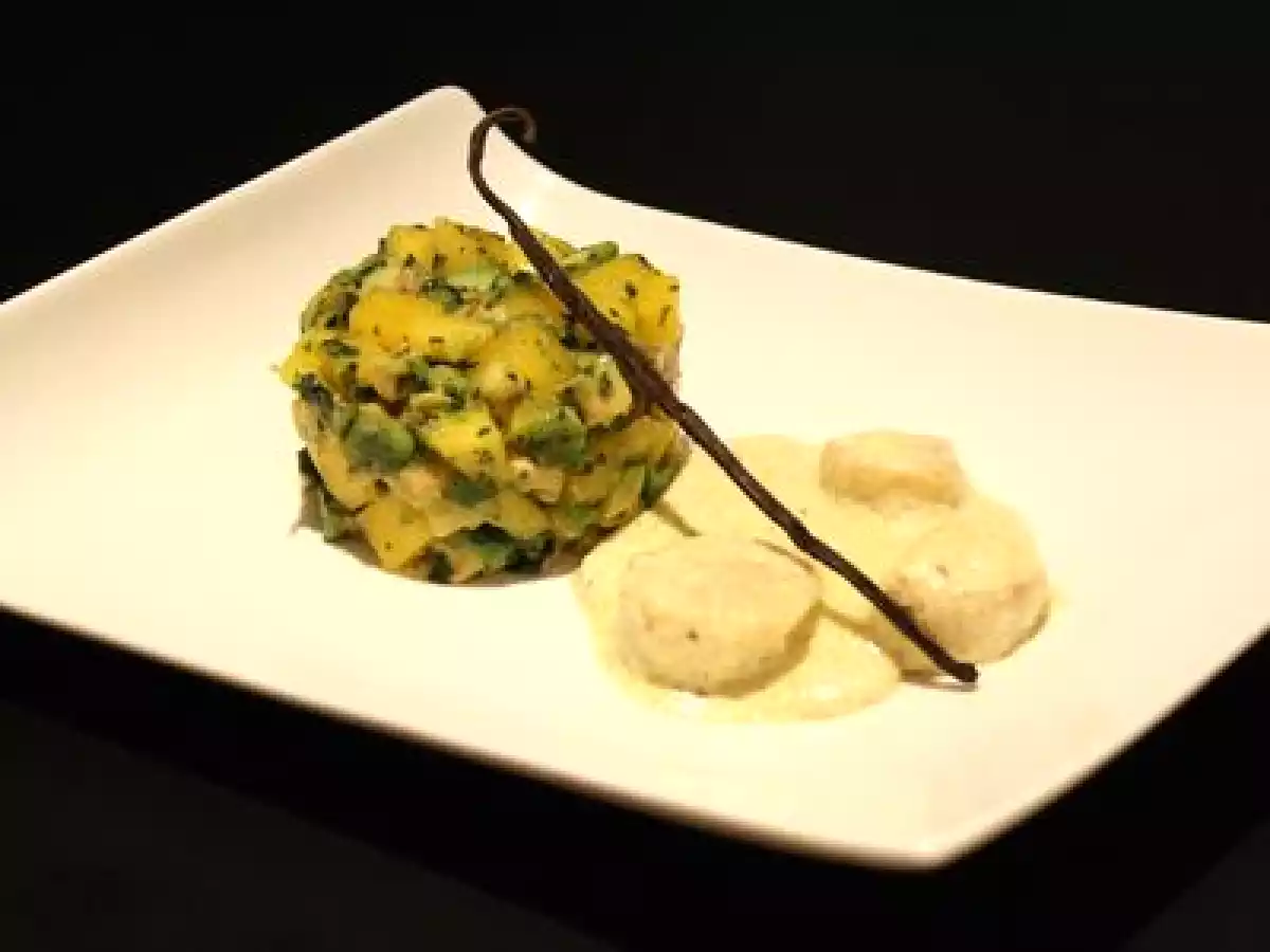 Saint-Jacques poêlées, crème à la vanille & tartare avocat, mangue, coriandre