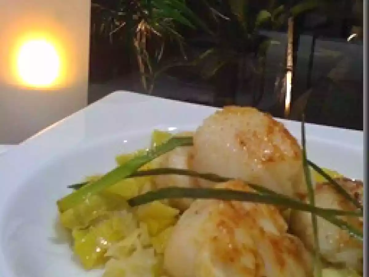 SAINT-JACQUES ROTIES ET FONDUE DE POIREAUX