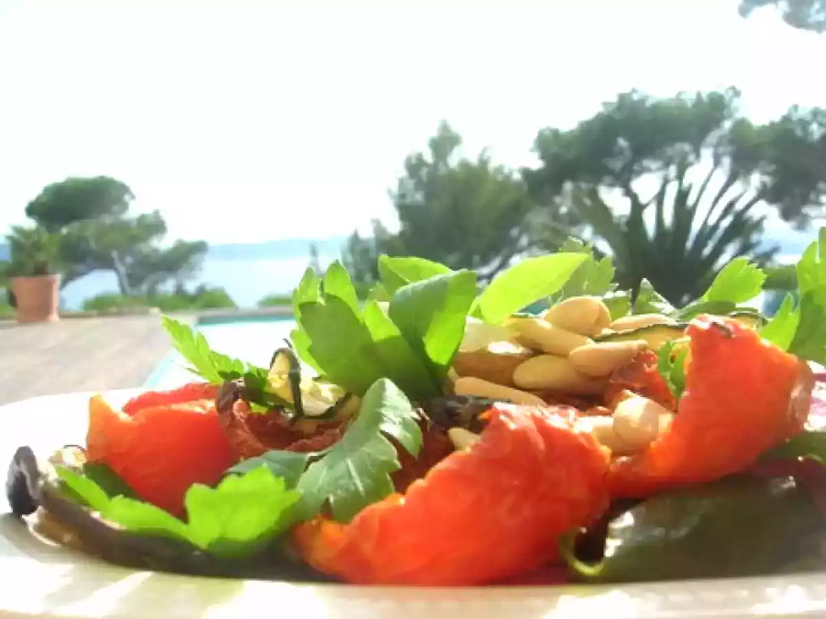 Salade 100% été aux légumes grillés et pignons du jardin - photo 2