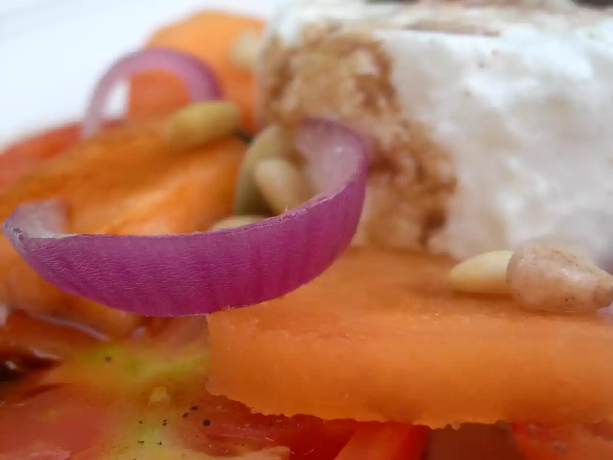 Salade à la faisselle de chèvre et aux accents du sud