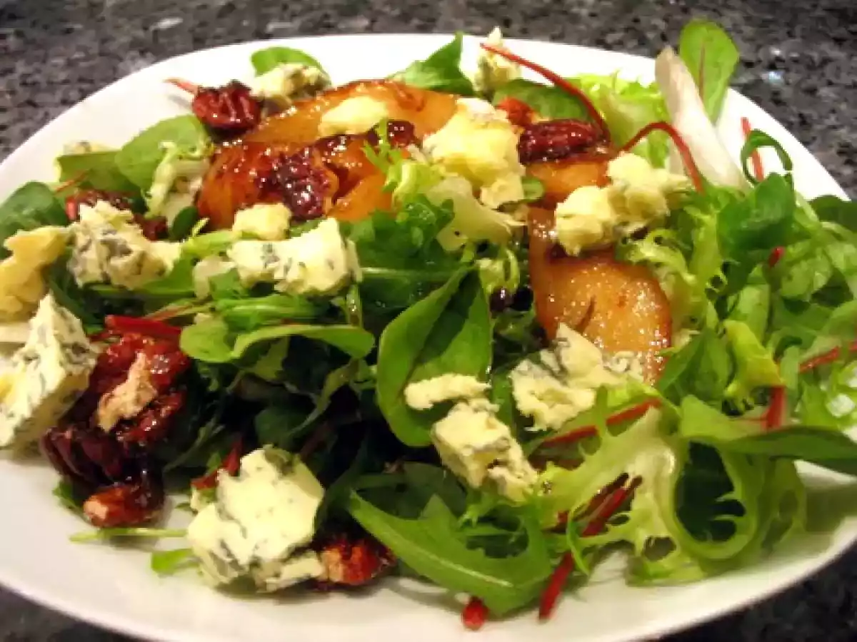 Salade au bleu, à la poire et aux noix de pécan caramélisées - photo 2