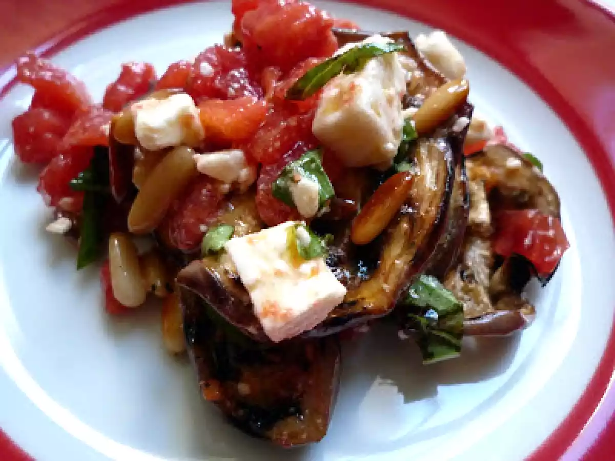 Salade aux aubergines grillées et feta - Salat mit gegrillten Auberginen und Feta