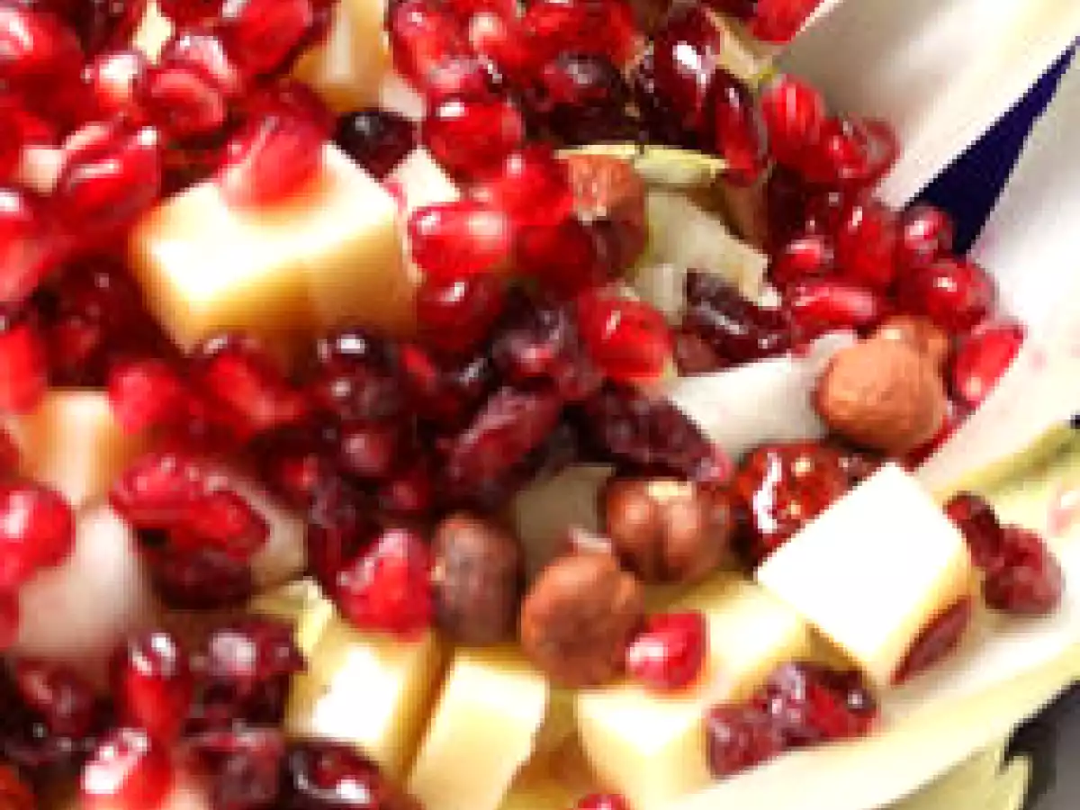 Salade aux endives, grenade, cranberries, noisettes et comté - photo 3