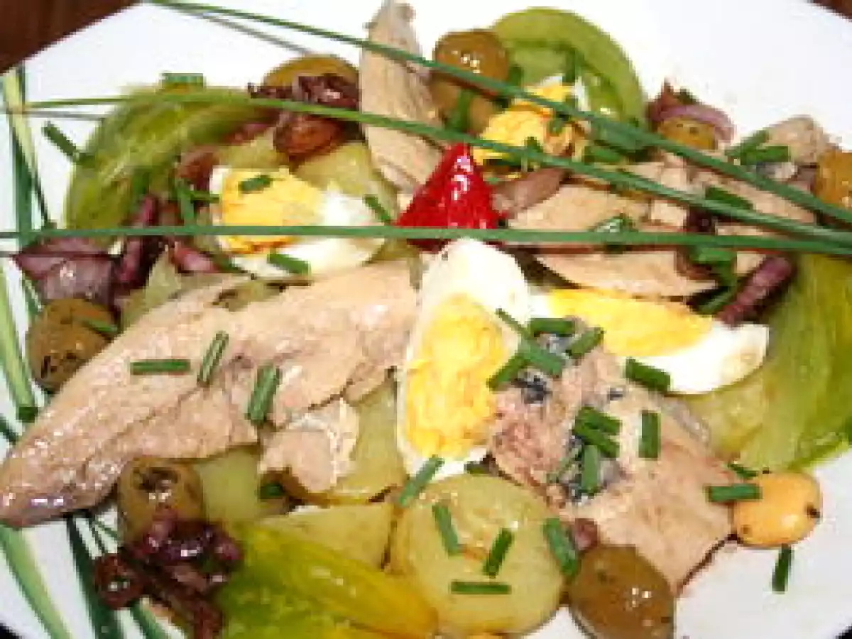 Salade aux filets de sardines, oeuf mariné et rattes