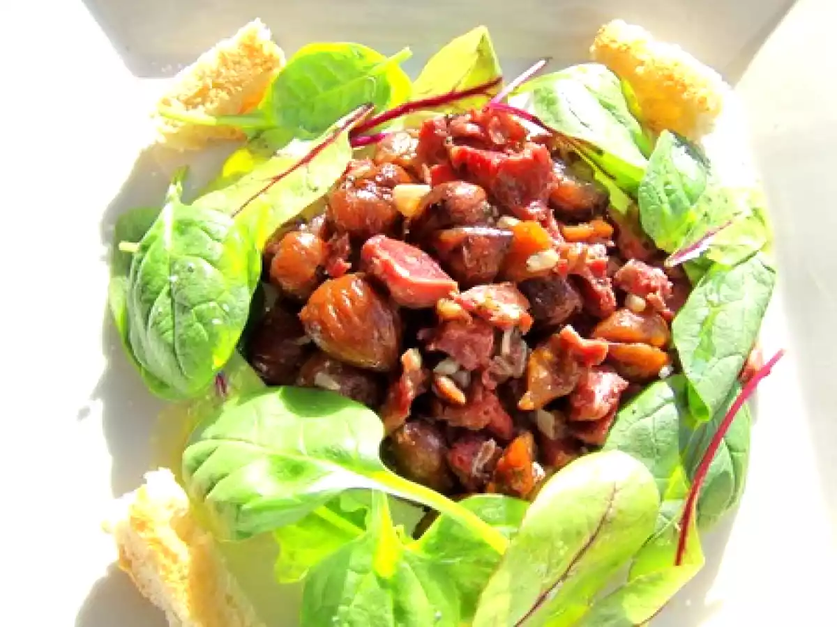 Salade aux gésiers de canard confits, châtaignes grillées & jeunes pousses