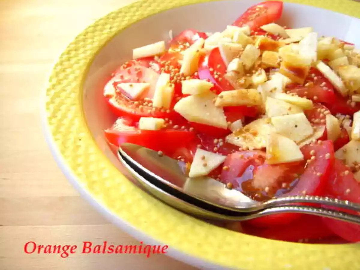 Salade aux tomates et aux pommes, graines de moutarde