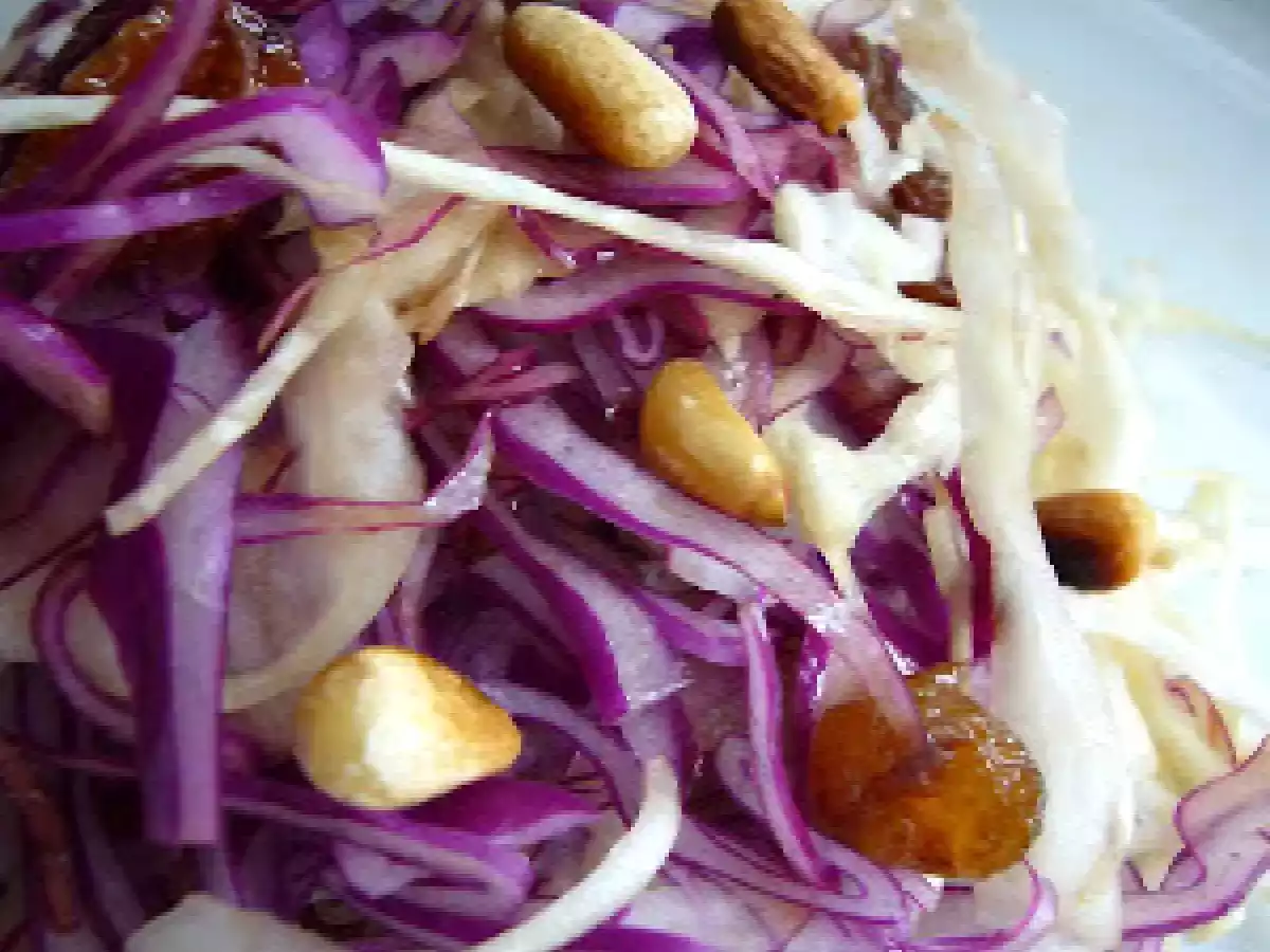 Salade bête comme chou (rouge et blanc)- raisins - pignons grillés