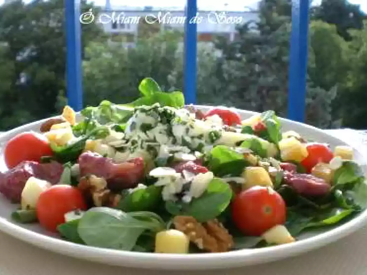 SALADE BLEUE DE GESIERS CONFITS & NOIX