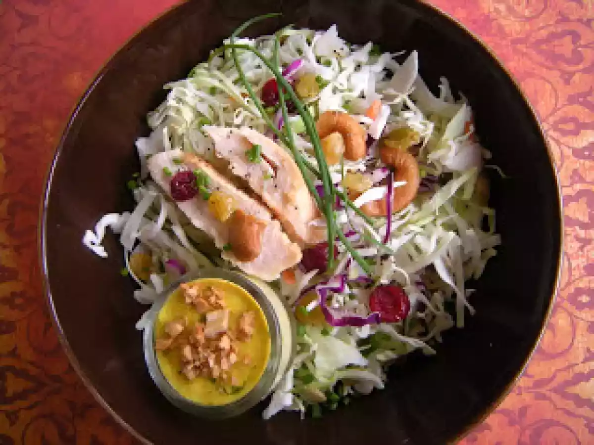 Salade coleslow, raisins, noix de cajou en sauce crémeuse - photo 2