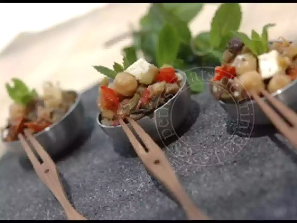 Salade cuite, aubergine, courgette, pois chiche, menthe, chèvre, cumin? - photo 2