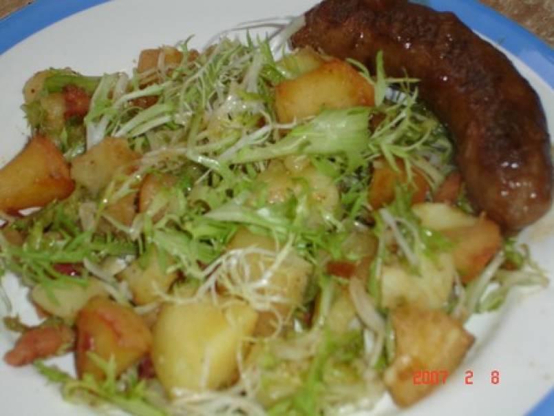 Salade d'endive frisée aux deux pommes et lardons