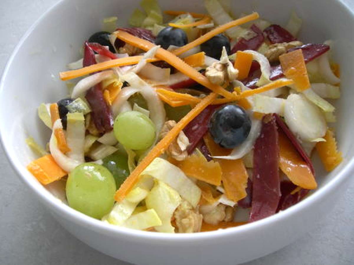 Salade d'endives aux deux raisins, mimolette, magret séché Recette