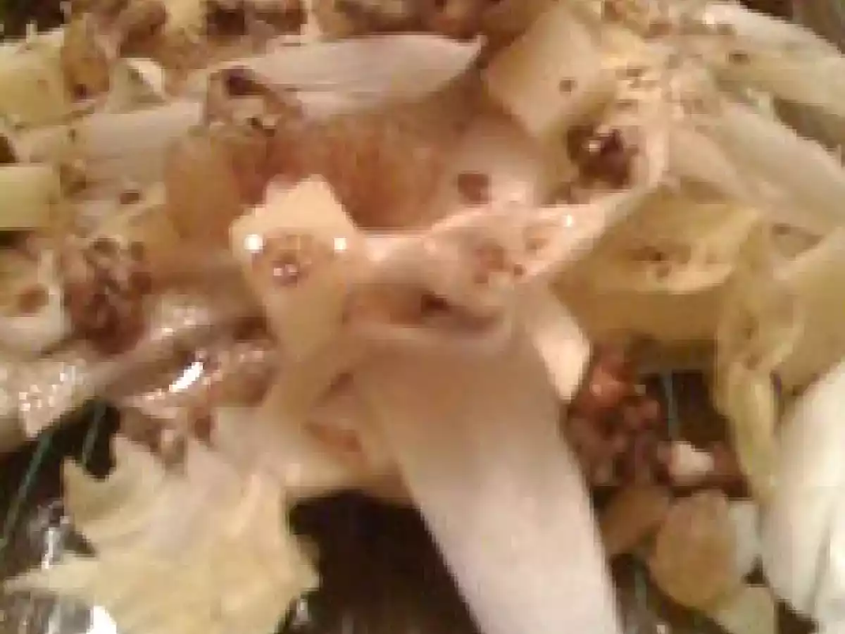 Salade d'endives aux noix, cumin et raisins secs