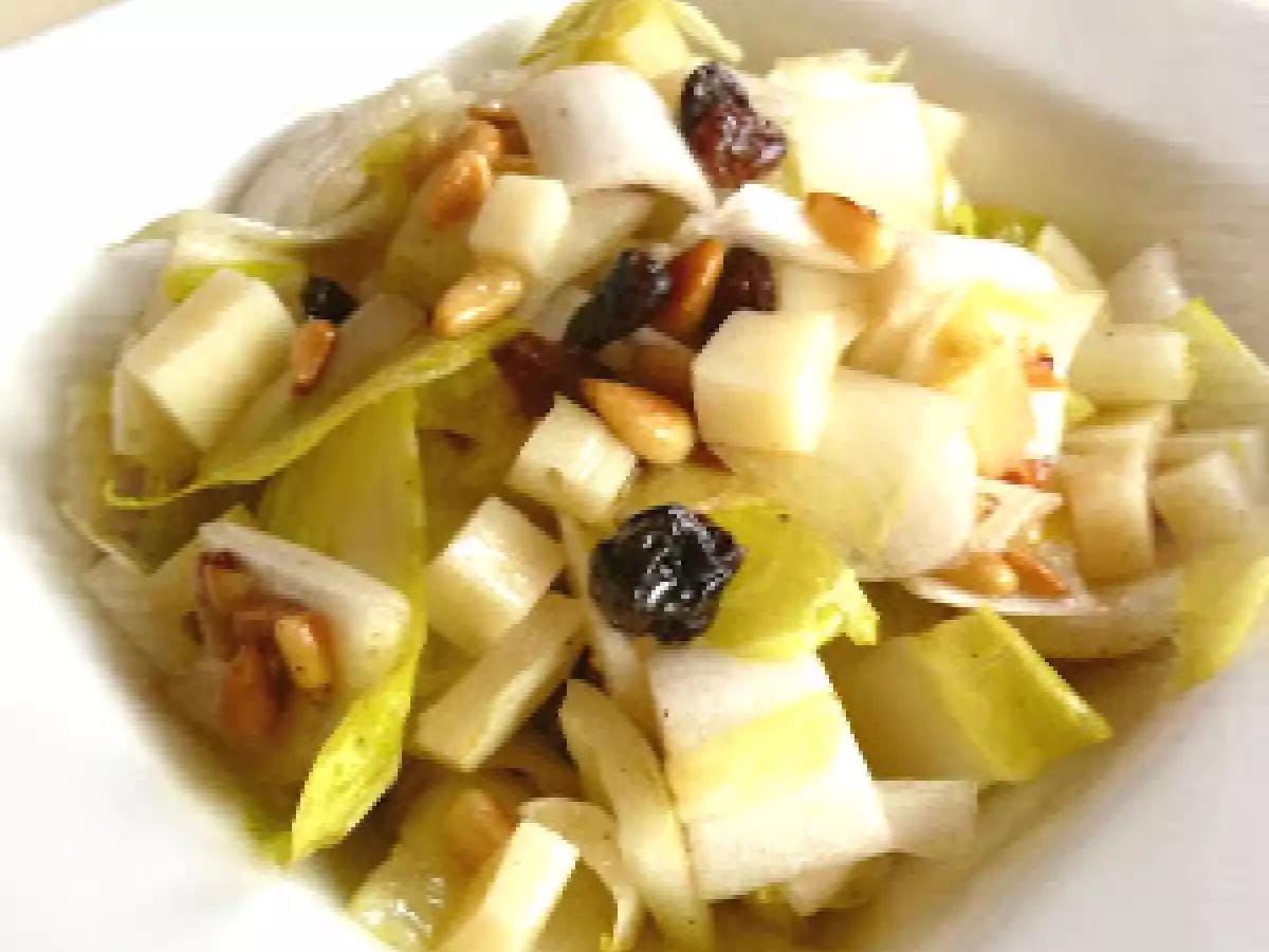 Salade d'endives aux pignons, raisins secs, Ossau Iraty & miel