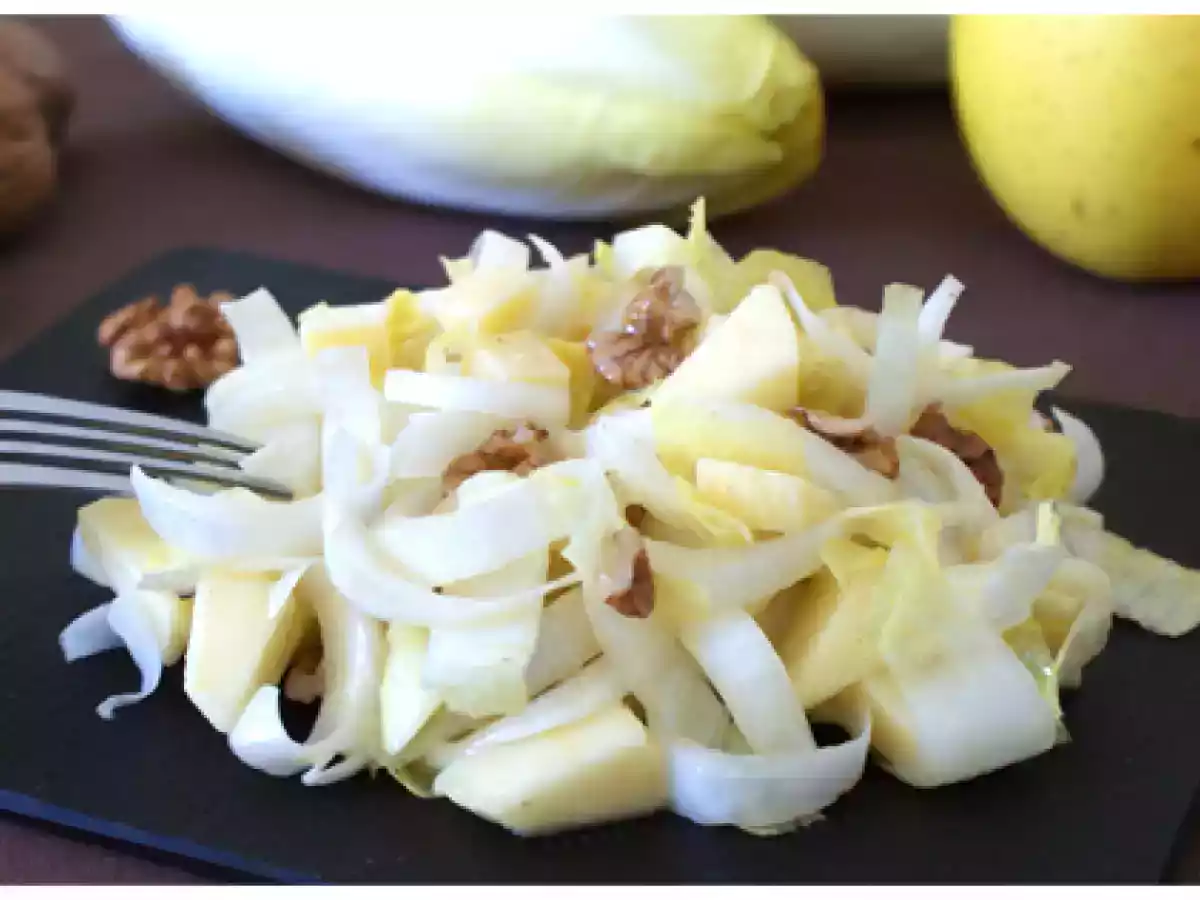 Salade d'endives aux pommes et aux noix