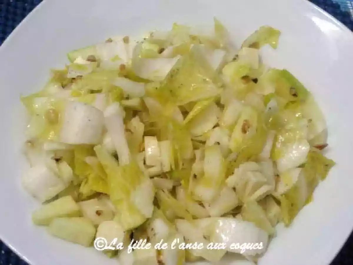 SALADE D'ENDIVES, NOIX ET FROMAGE