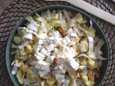 Salade d'endives pommes noix et mughetto