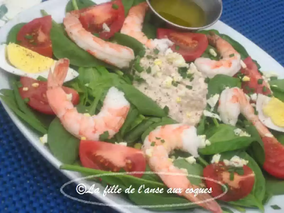 SALADE D'ÉPINARDS AUX CREVETTES ET AU THON