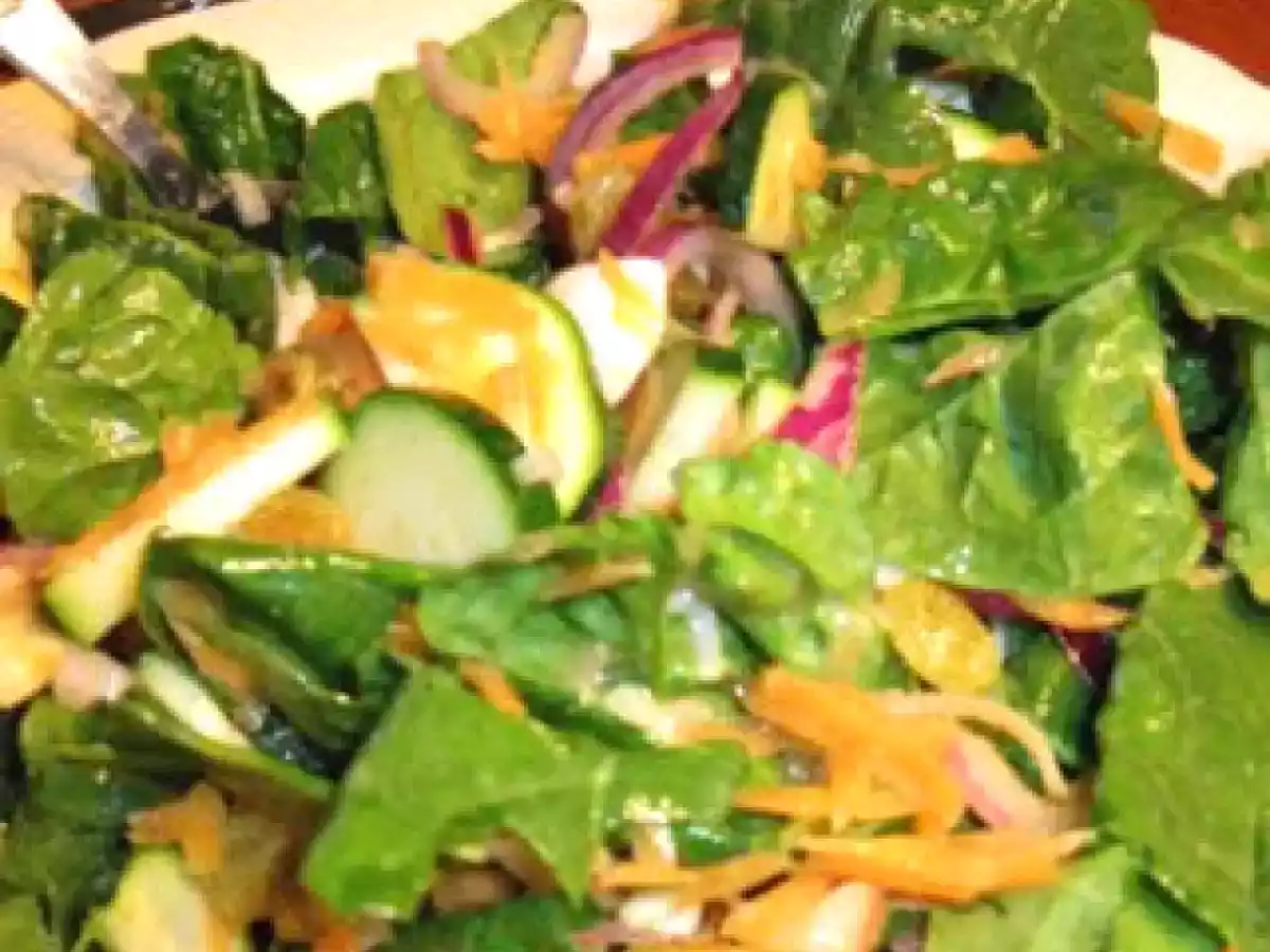 Salade d'épinards, de champignons et de carottes