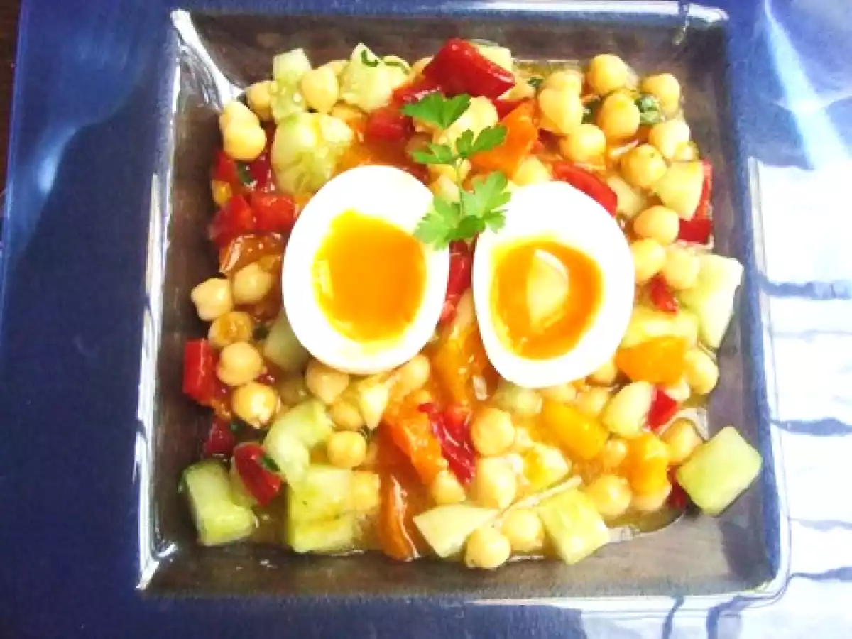 Salade d'été multicolore aux oeufs durs parfaits