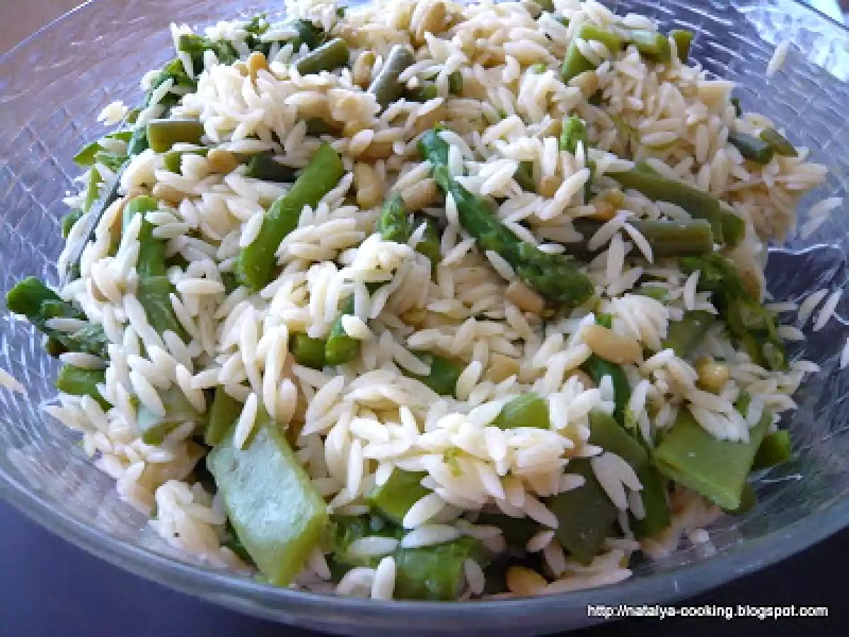 Salade d'orzo aux légumes verts Primavera