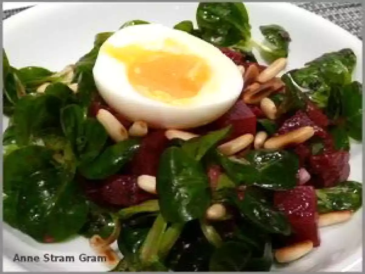 Salade de betterave à la mâche et oeuf mollet