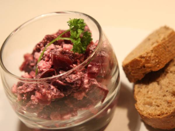 Salade de betteraves aux oignons rouges et à la feta