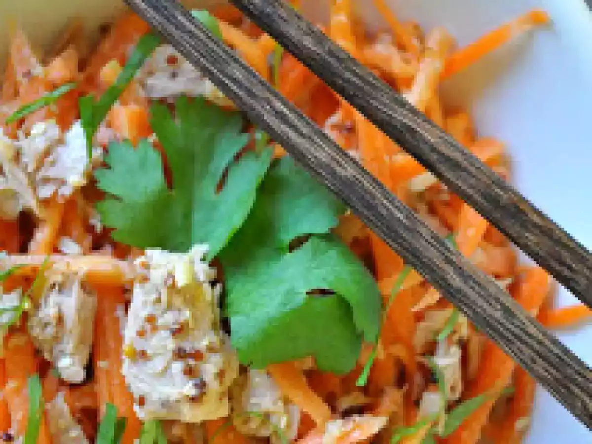 Salade de carottes mi-crues, mi-cuites, thon, sésame et feuilles de coriandre - photo 2