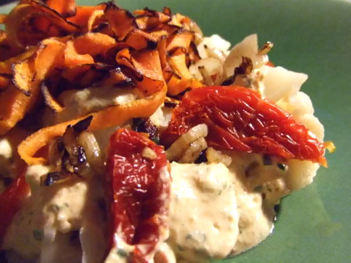 Salade de chou fleur coiffée de tagliatelles de carottes