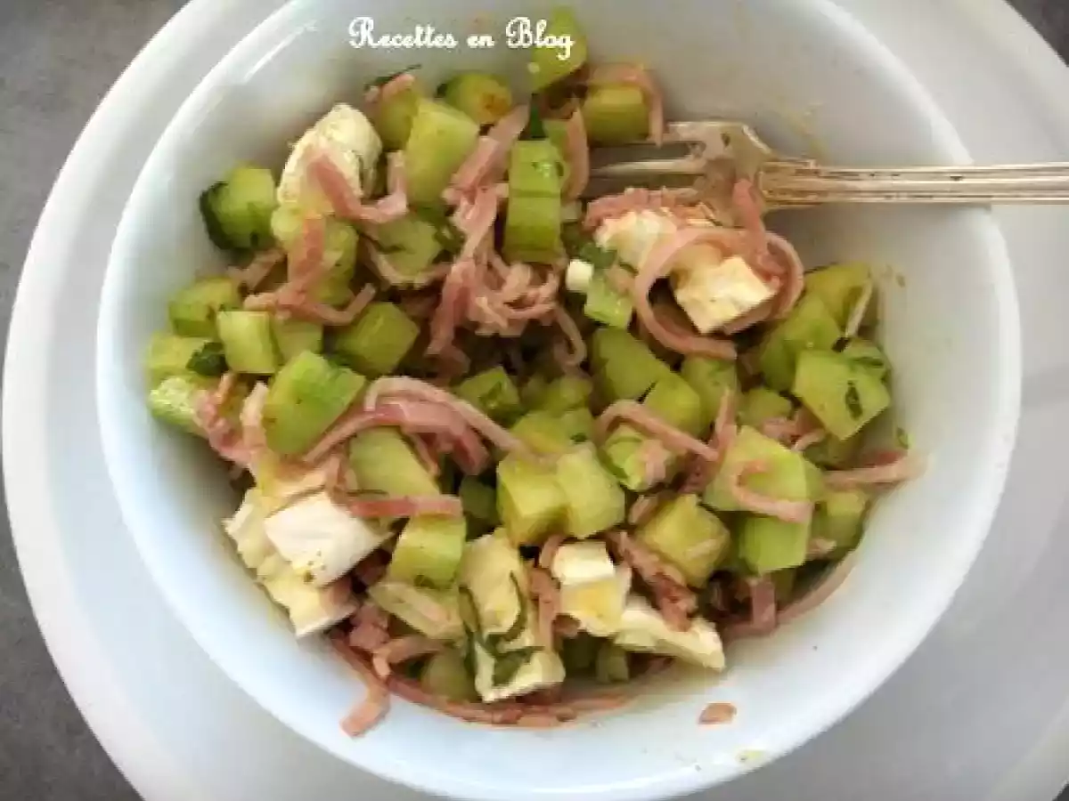 SALADE DE CONCOMBRE AU CURRY