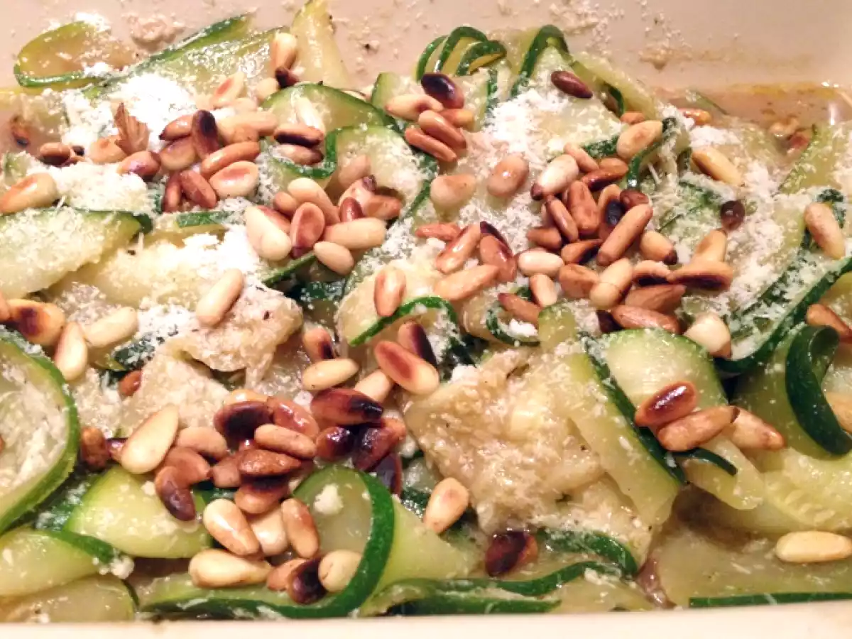 Salade de courgettes au parmesan et pignons de pin