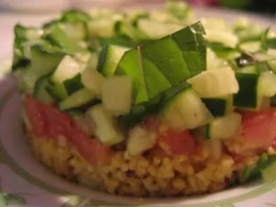Salade de couscous aux concombres et tomates à la marocaine
