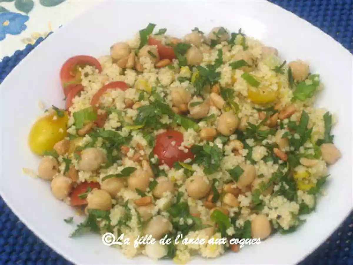 SALADE DE COUSCOUS AUX TOMATES CERISES, AU CITRON ET AUX NOIX DE PIN
