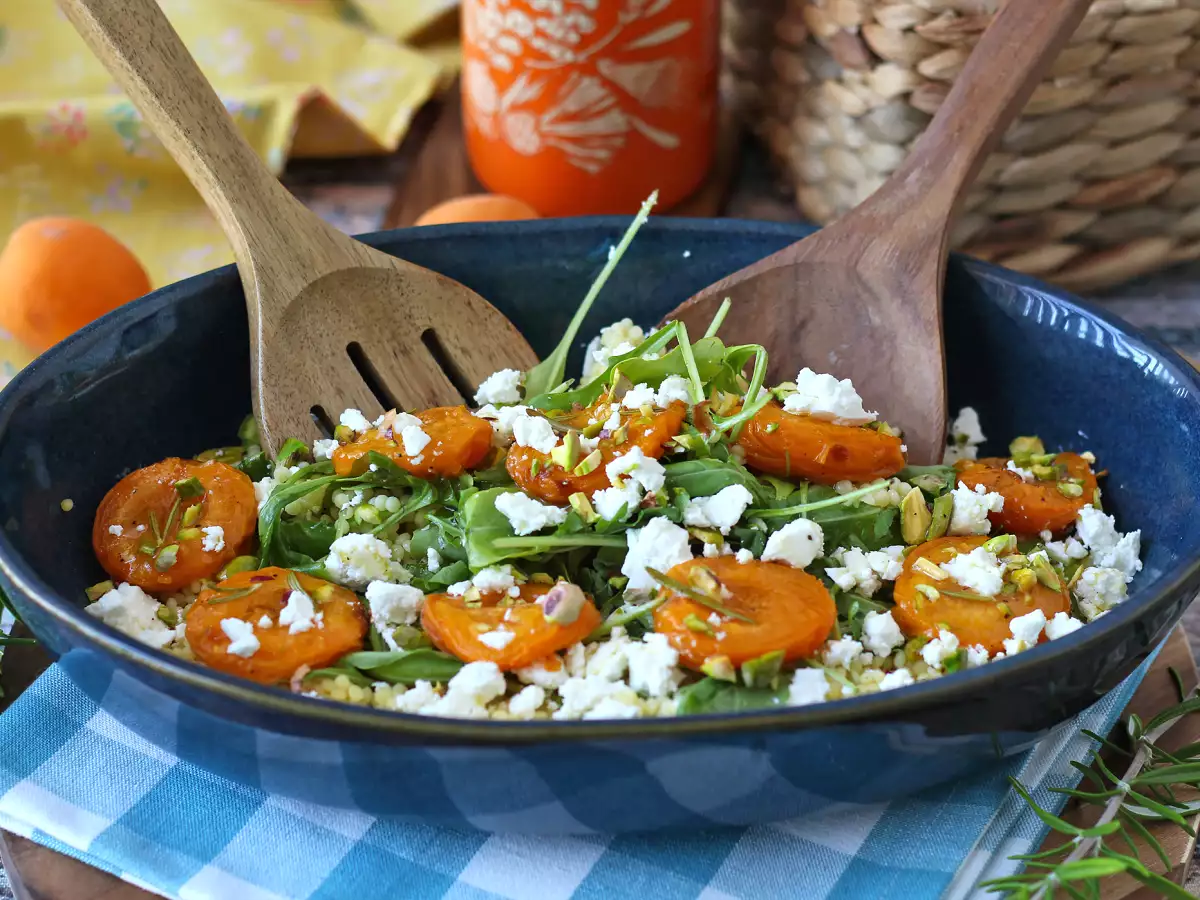 Salade de couscous perlé, abricots rôtis, feta et roquette - photo 2
