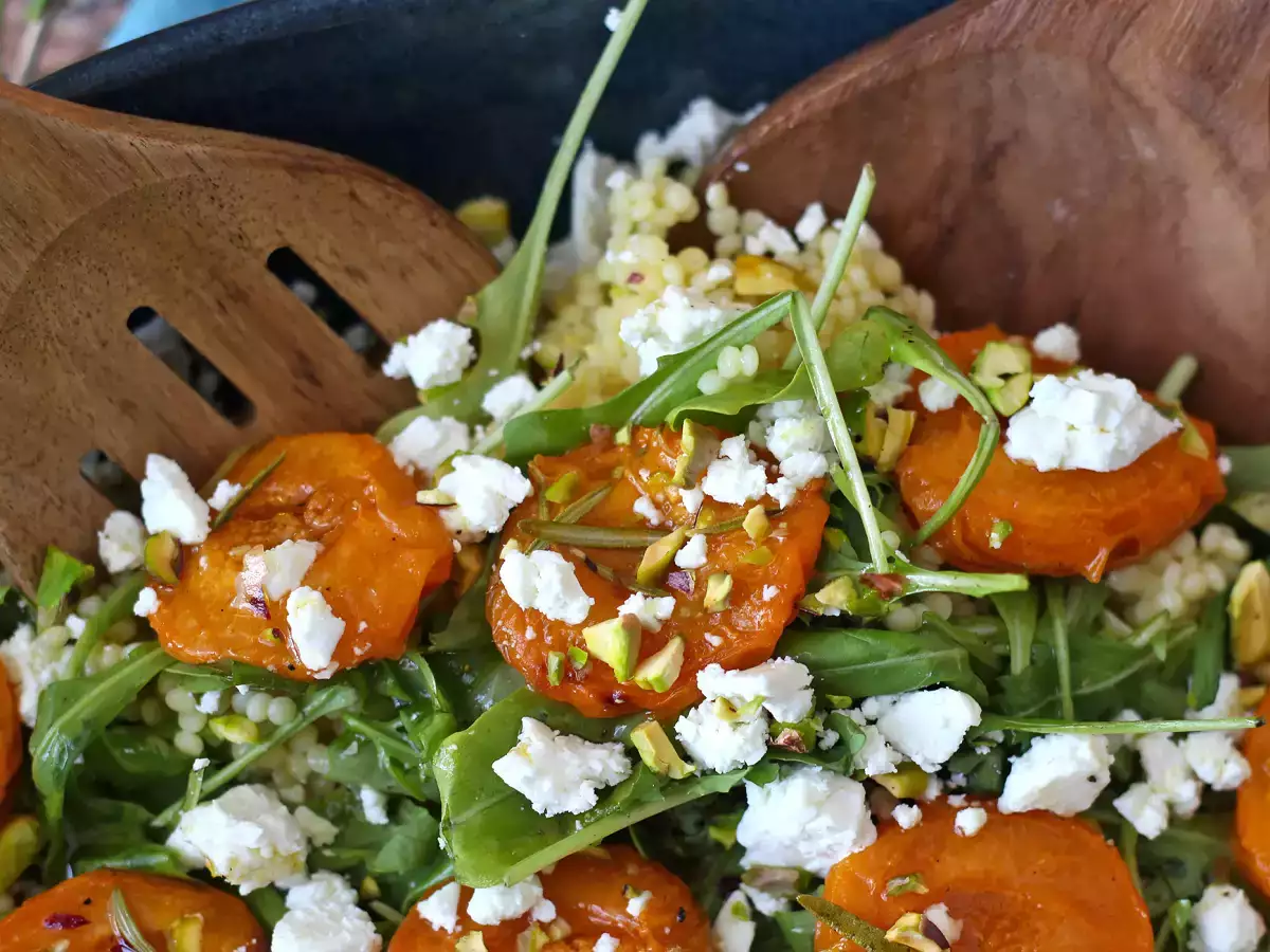 Salade de couscous perlé, abricots rôtis, feta et roquette - photo 3