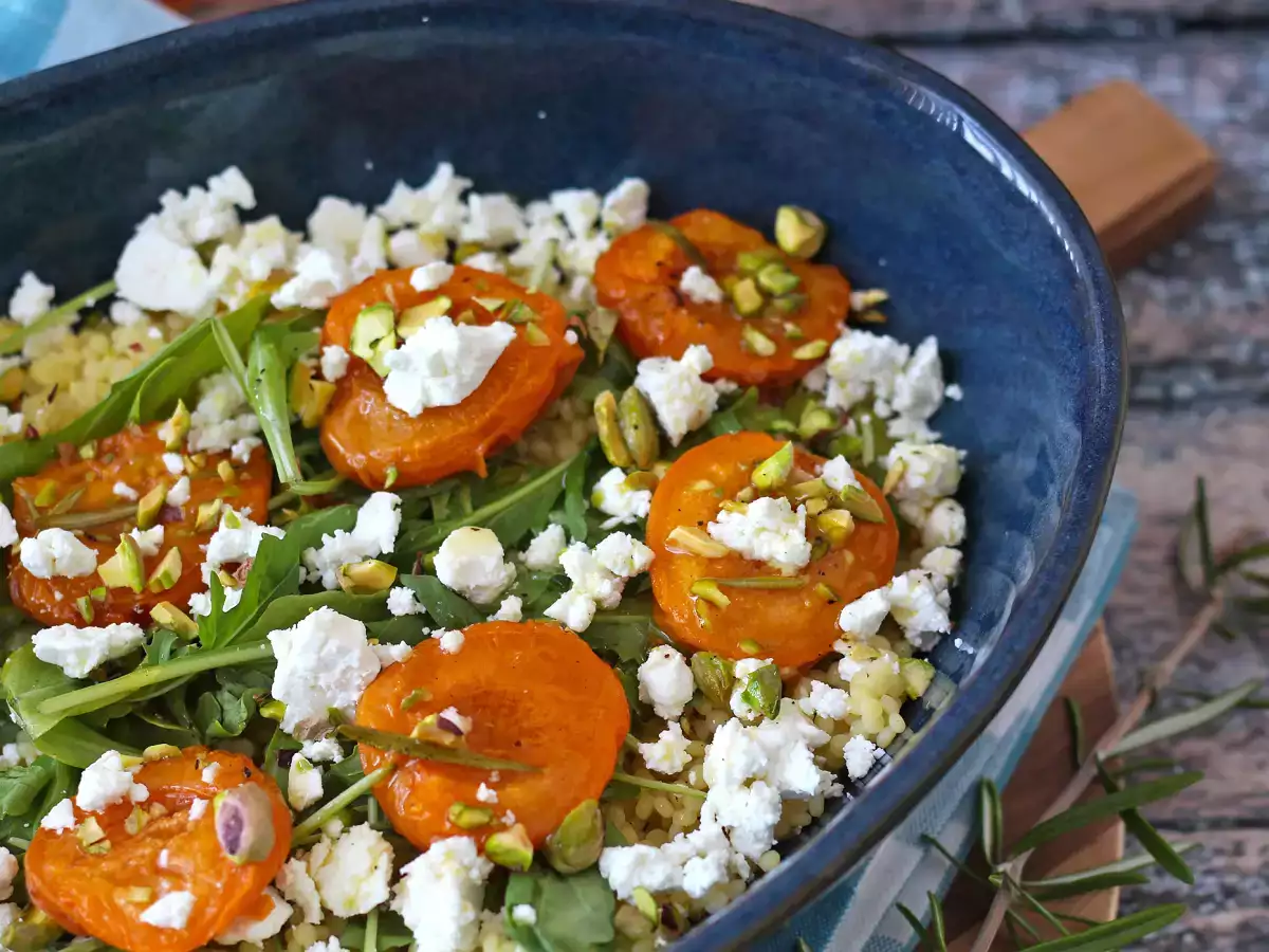 Salade de couscous perlé, abricots rôtis, feta et roquette - photo 5