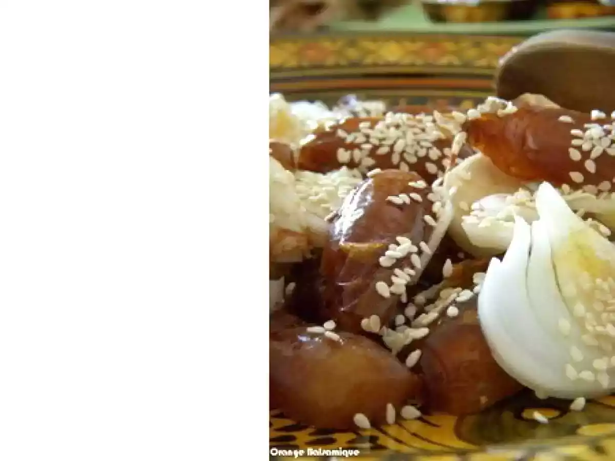 Salade de dattes sèches et oignons nouveaux