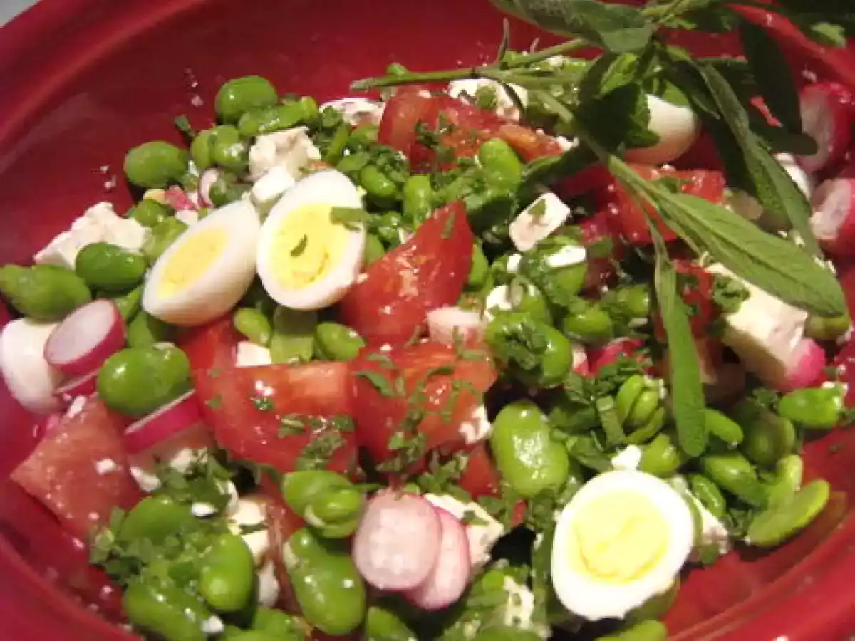 Salade de fèves, feta et oeufs de caille