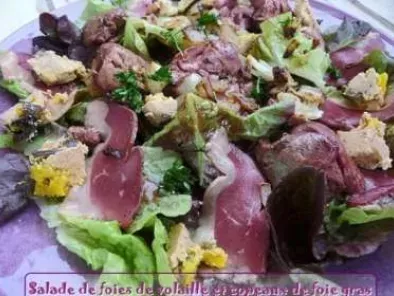 Salade de foies de volaille et copeaux de foie gras