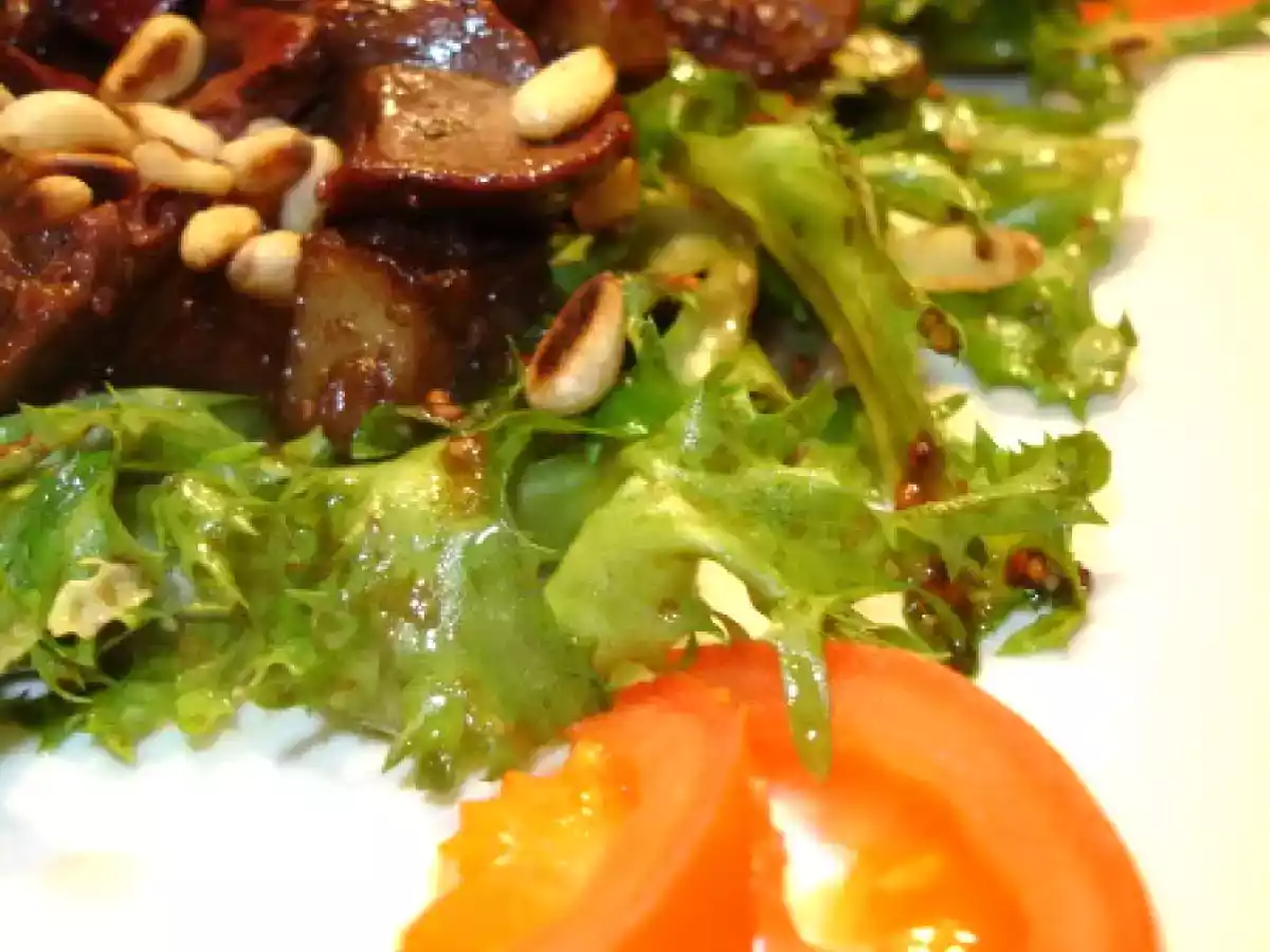 SALADE DE FOIES DE VOLAILLE ET POMMES DE TERRE SAUTEES